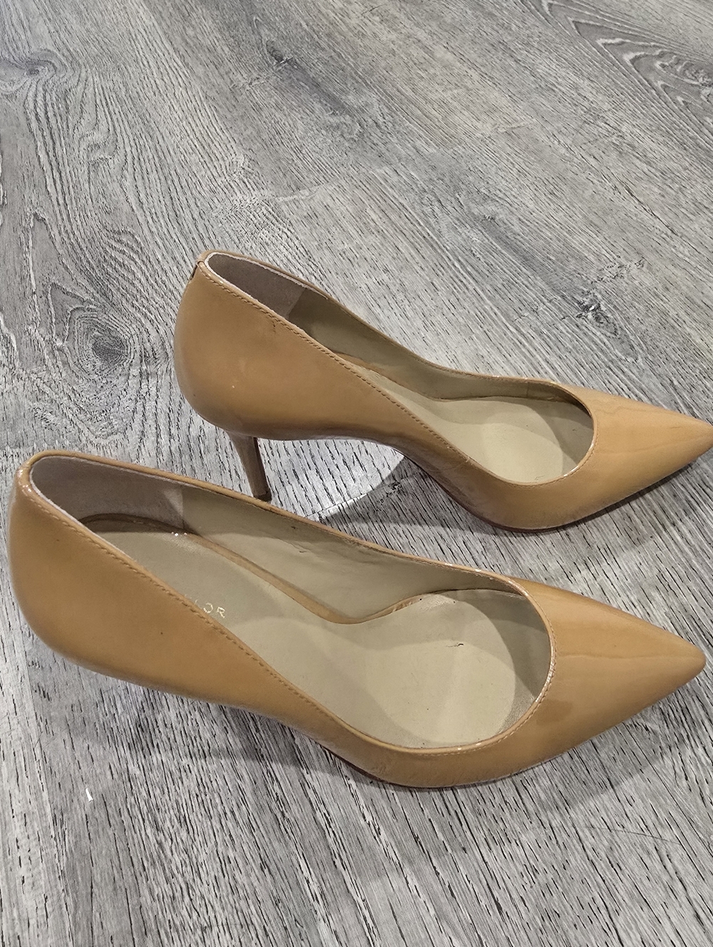 Classic Pointed-Toe Tan Leather Pumps